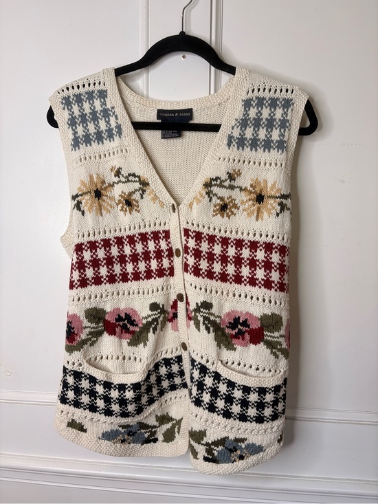 Tristan & Iseut Sweaters - Vintage Cream Floral Knit Button-Front Sweater Vest